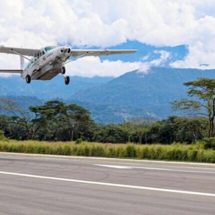 Quepos-Local airport